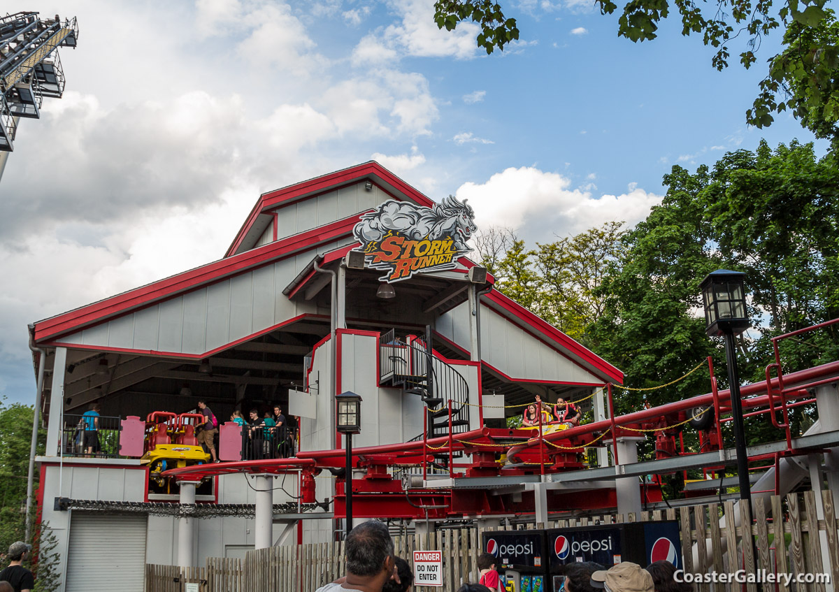 Dual-loading station of the Storm Runner roller coaster