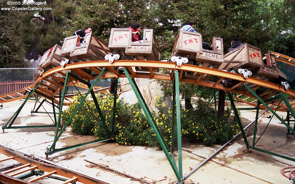 Canyon Blaster roller coaster