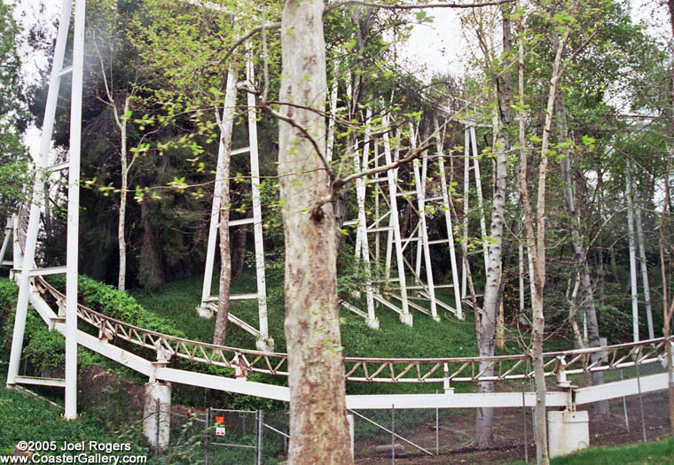 Revolution in the woods of California - Six Flags Magic Mountain roller coaster