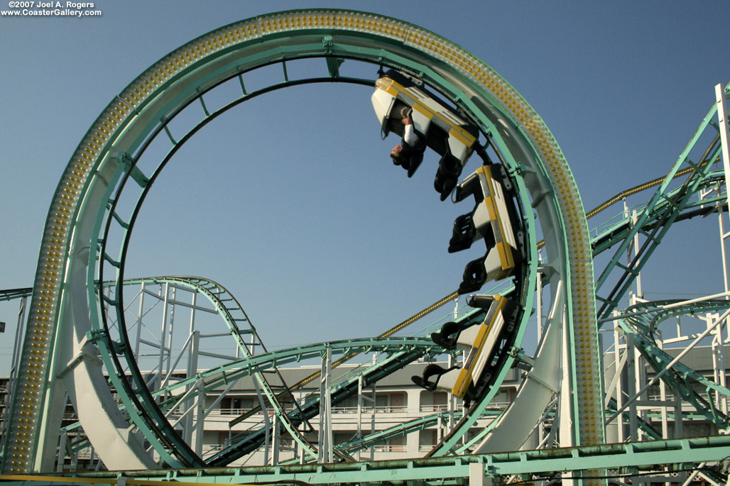 KL42 Kyklon Loop - Amusement Park Ride