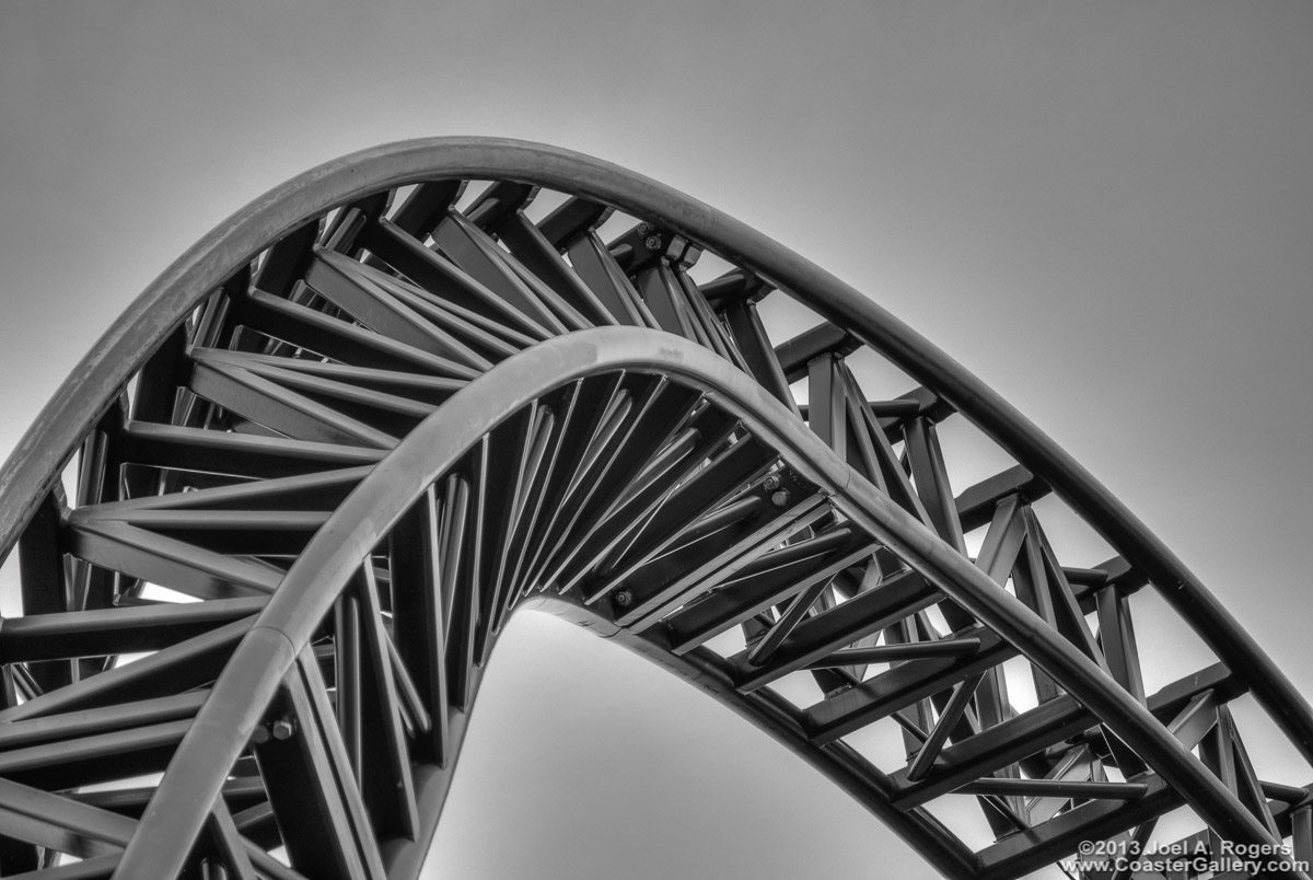 Black and white picture of Kanonen's roller coaster track structure