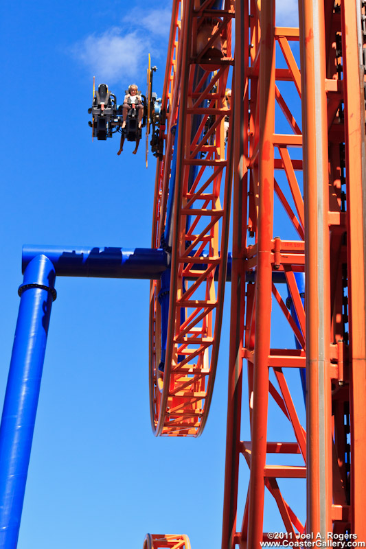 Spinning on the crazy Kirnu roller coaster - Pyrii hullu Kirnu vuoristoradalla
