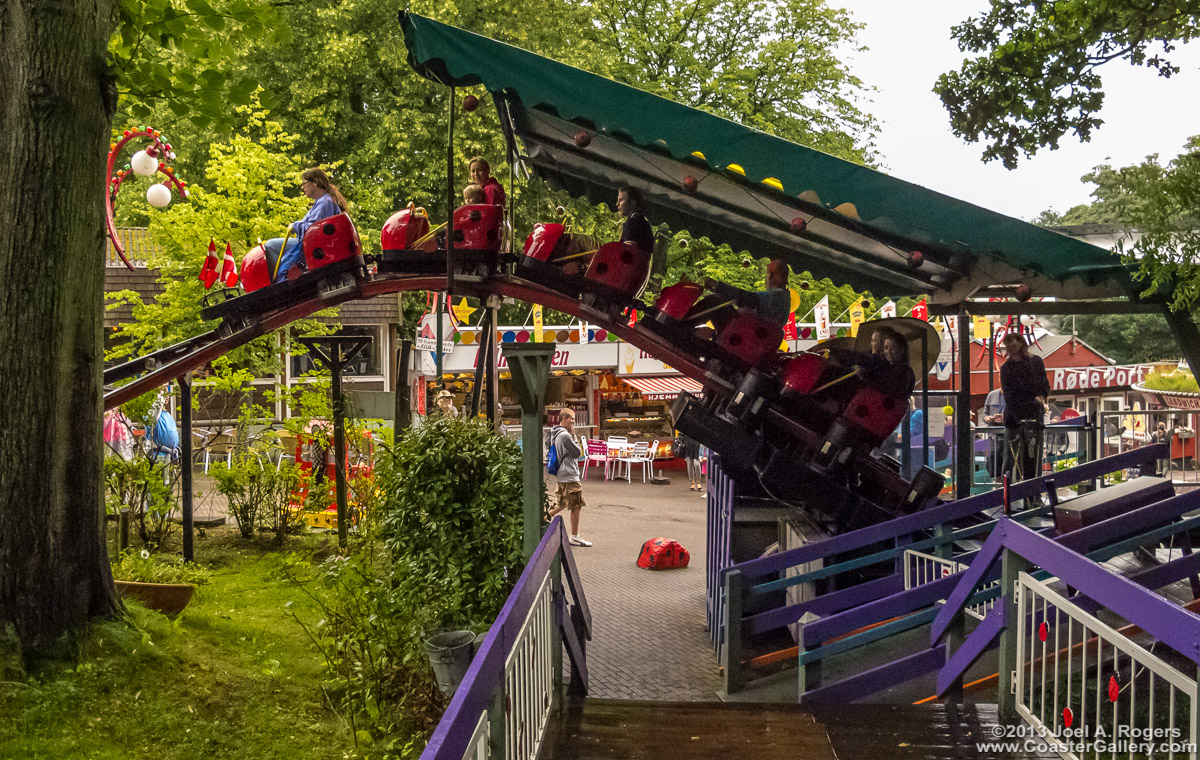 Pictures of a Mariehønen roller coaster at Dyrehavsbakken