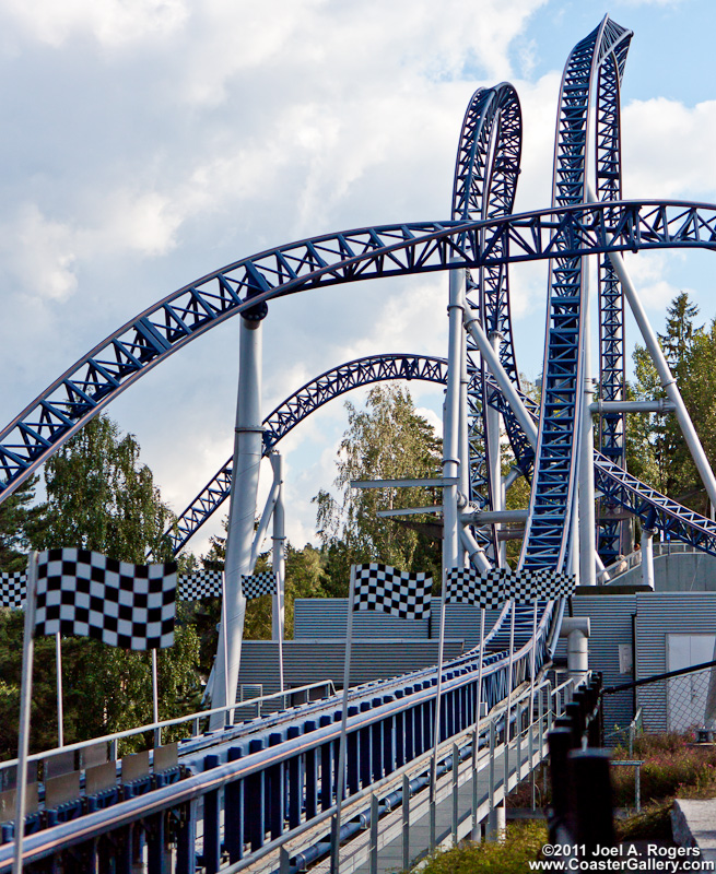 Hydraulically launched roller coaster
