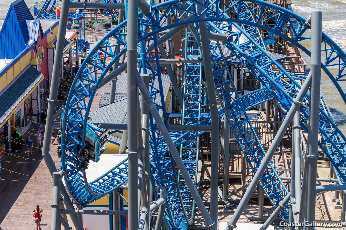 A tangle of blue roller coaster track - Picture by CoasterGallery.com