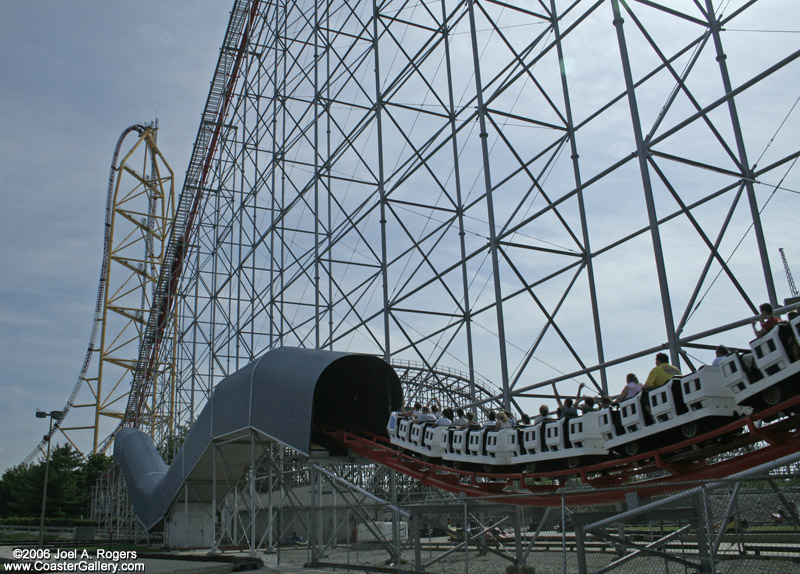 Magnum XL200 roller coaster