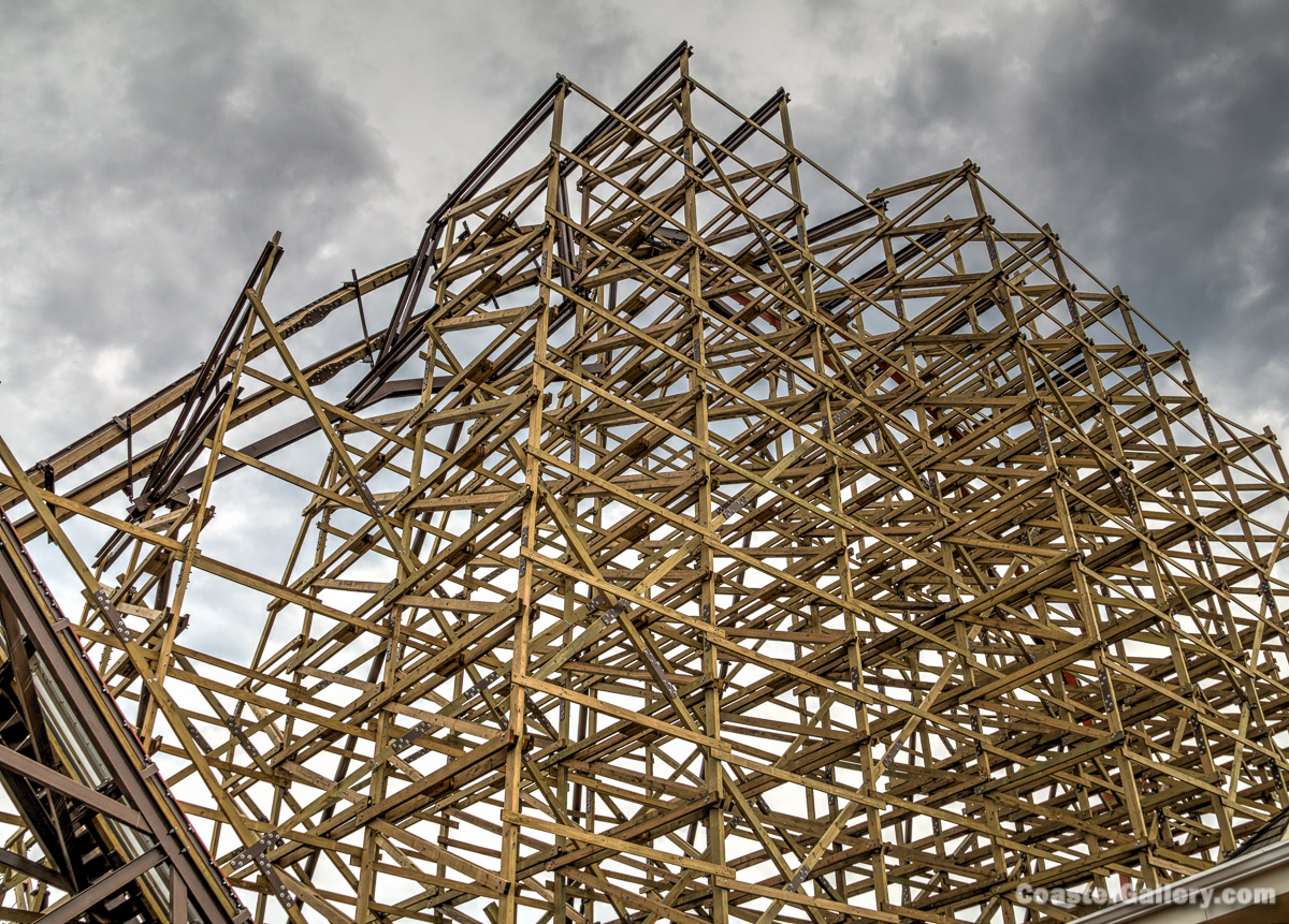 Support structure for an inverting wooden roller coaster