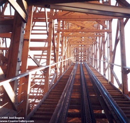 Twister's unique split lift hill