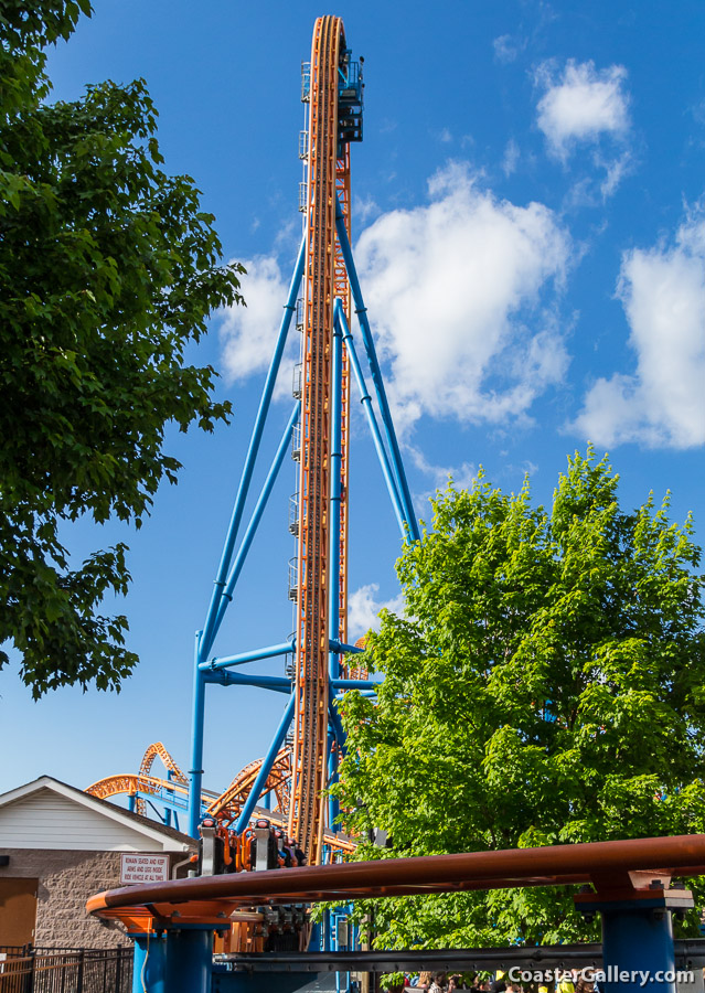 Fahrenheit twin chain lifts