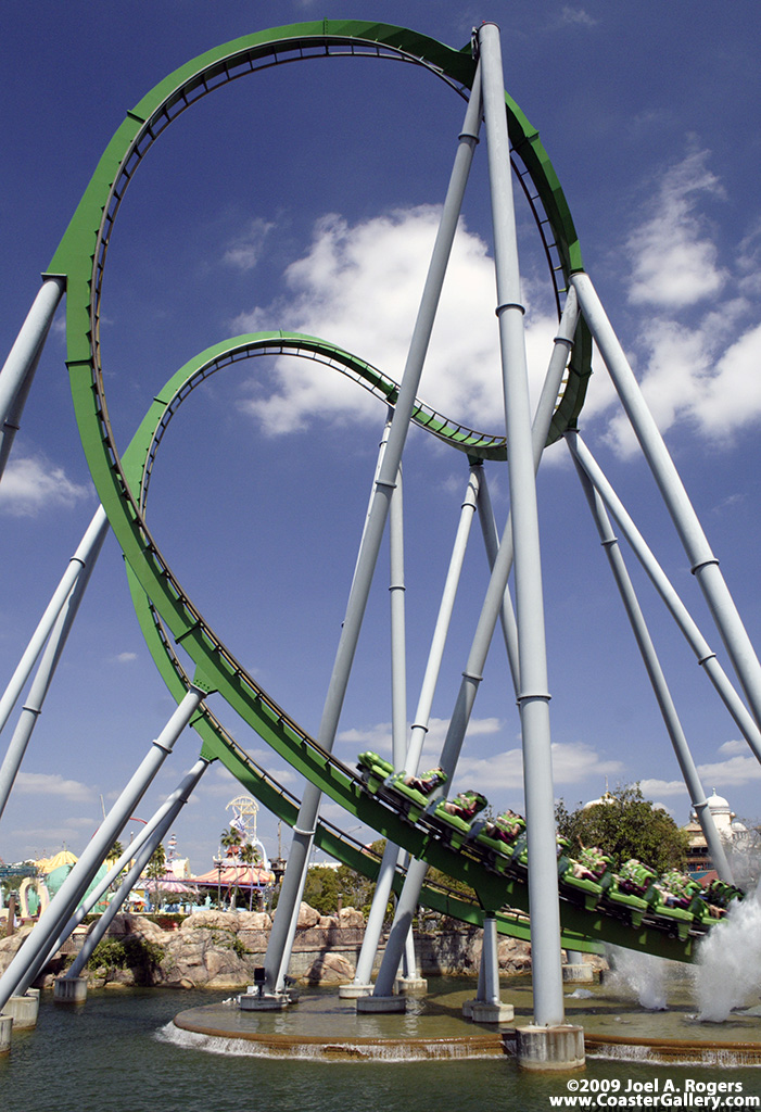 Hulk entering the Cobra Roll over the lake