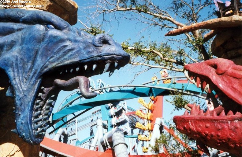 Dueling Dragons sculpture