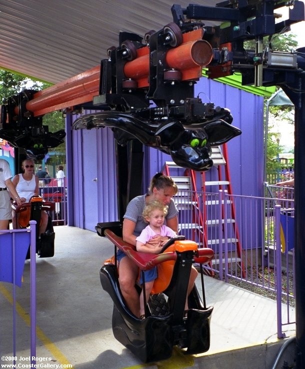 Suspended single rail roller coaster