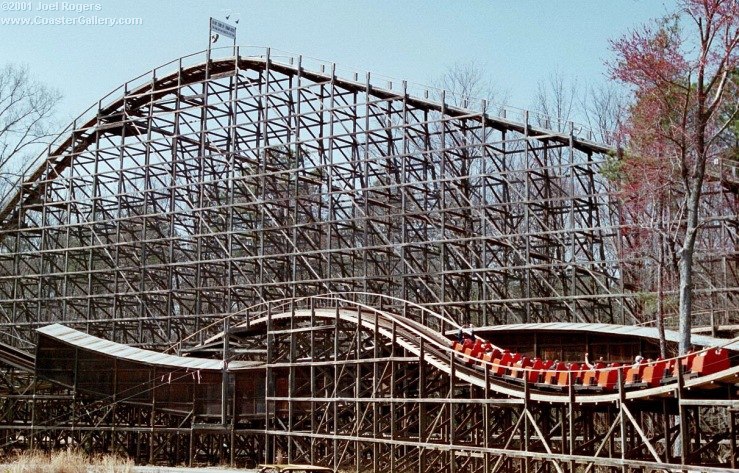 Pictures of the Grizzly coaster at Paramount's Kings Dominion