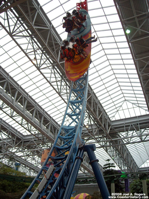 Free-rotating seats on a roller coaster