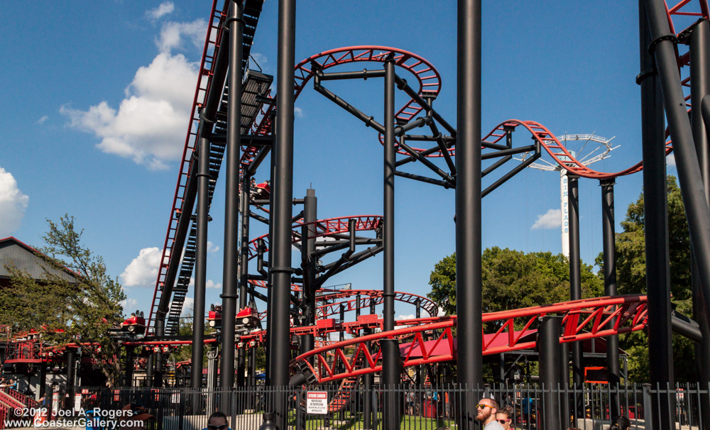 Pandemonium roller coaster in Texas