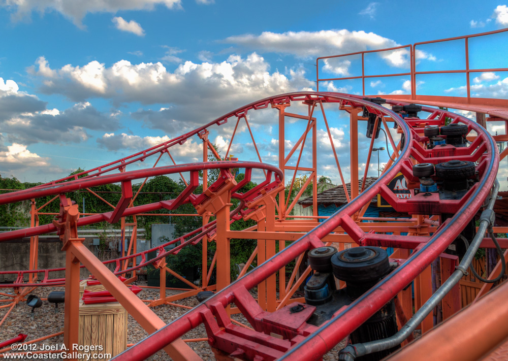 Wile E. Coyote's Grand Canyon Blaster roller coaster