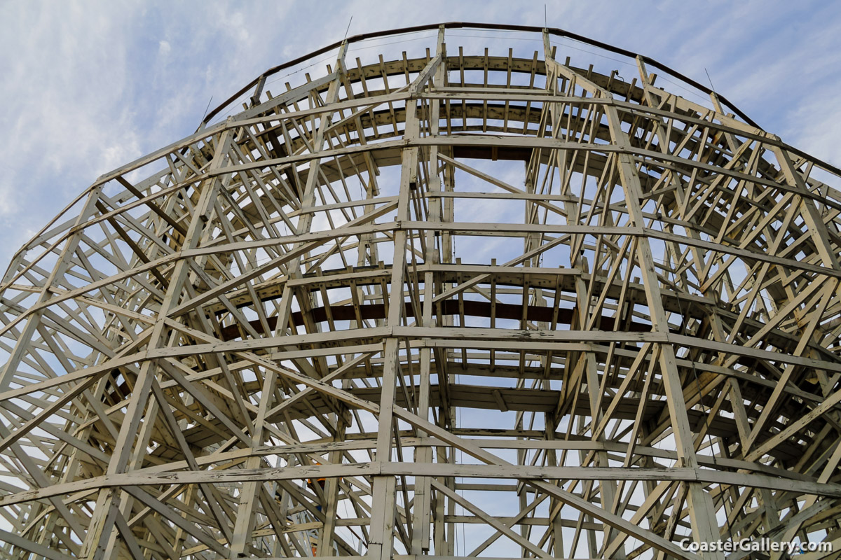 Roller coaster based on the famous Coney Island Cyclone