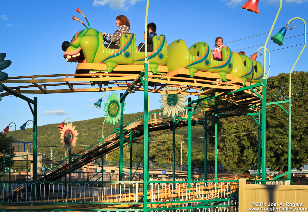 Wacky Worm - Big Apple roller coaster by Fajume S.A. de C.V.