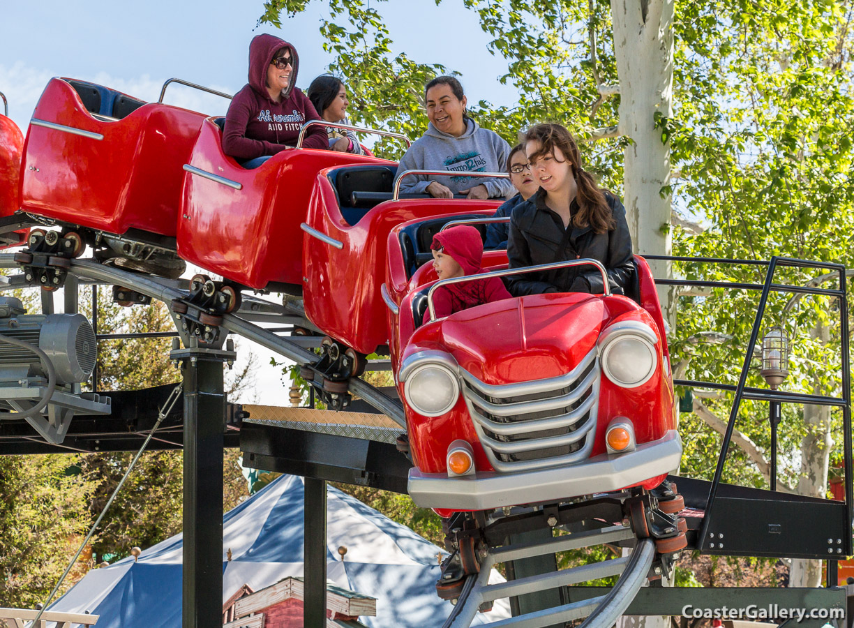 Pictures of the lift hill on the Speedy Gonzales Hot Rod Racers roller coaster