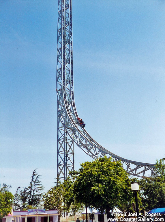 The world's first 400-foot tall amusement park ride