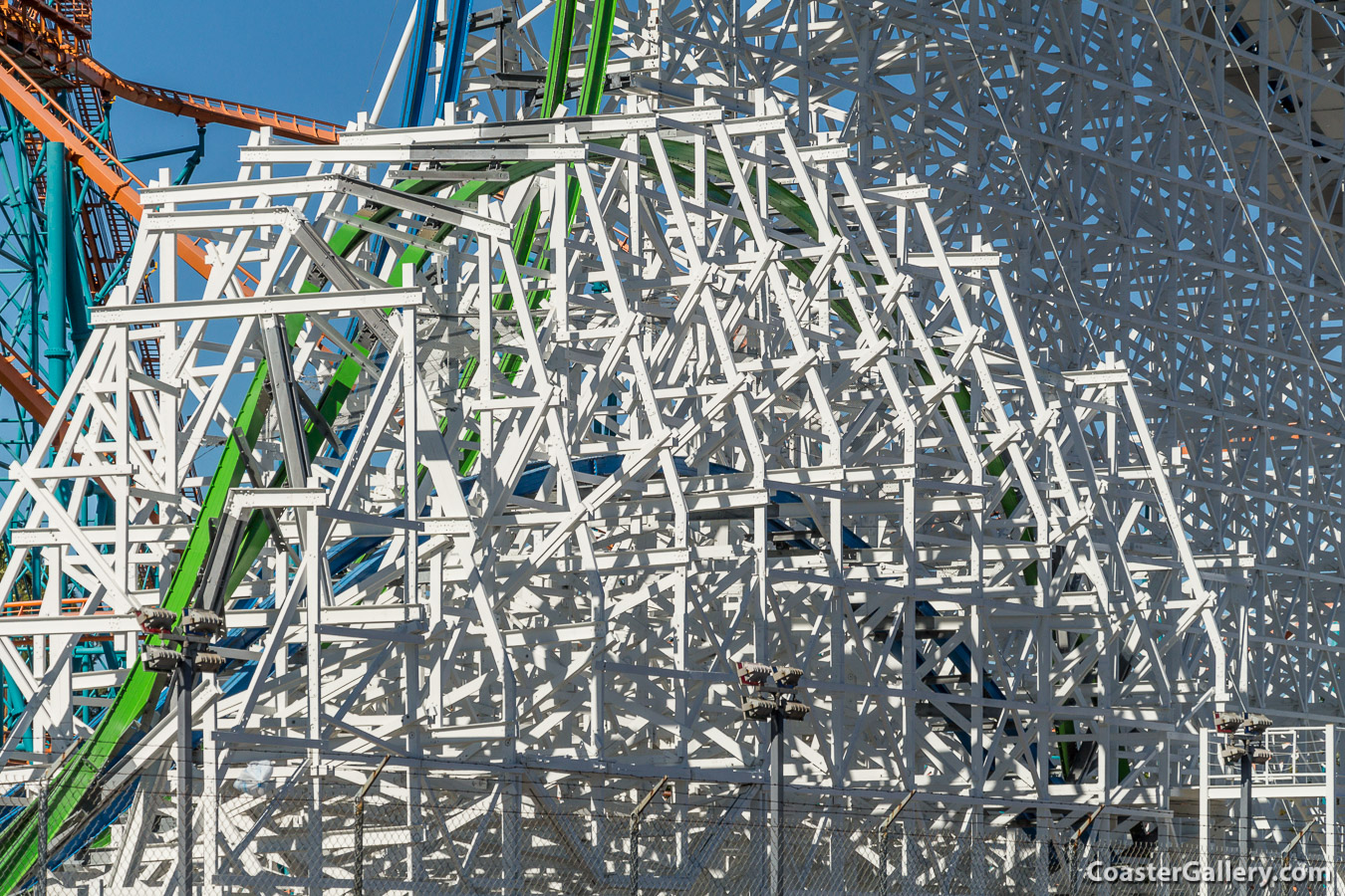 Going upside-down on Twisted Colossus