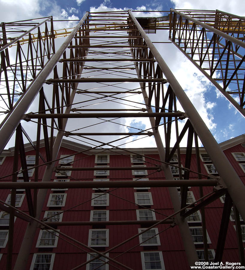 Looking straight up Desperado's lifthill