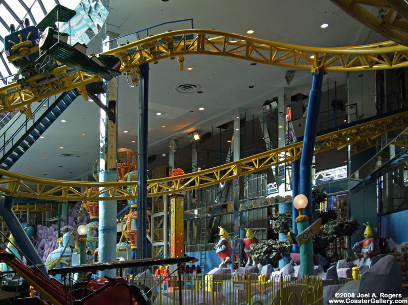 Enclosed theme park