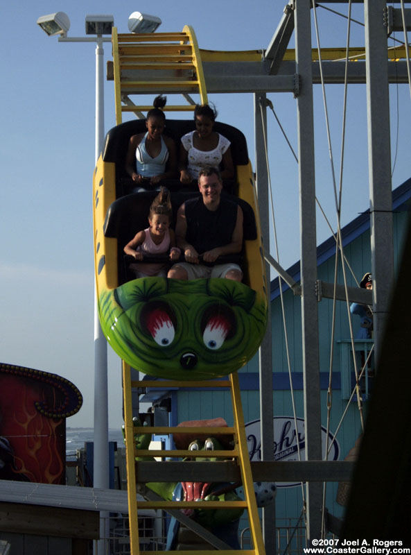 Wild Mouse ride built by Miler Coaster, Inc.