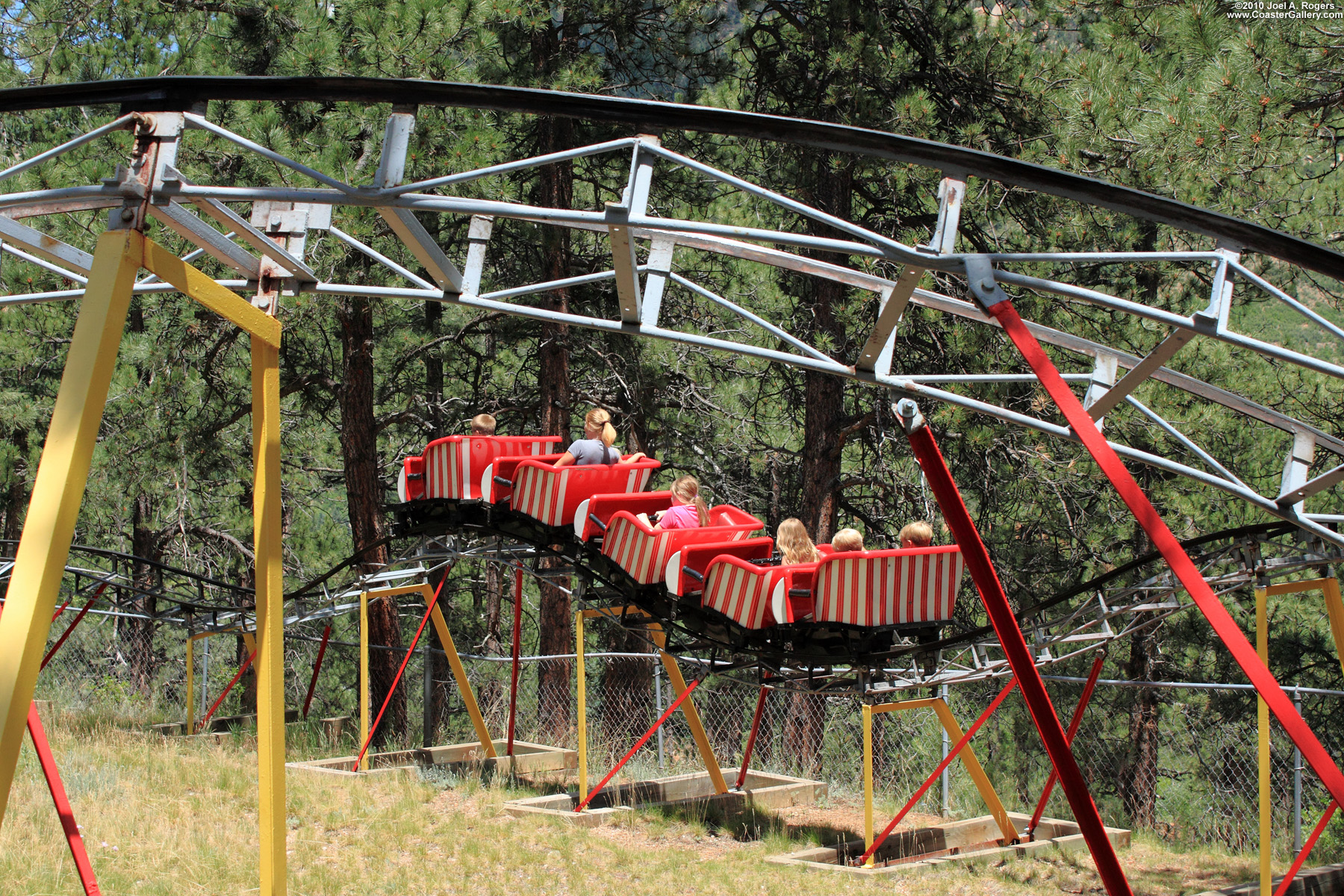 Kiddie coaster going through the Colorado woods