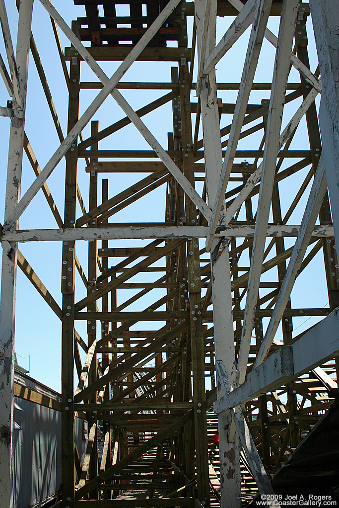 Roller coaster superstructure