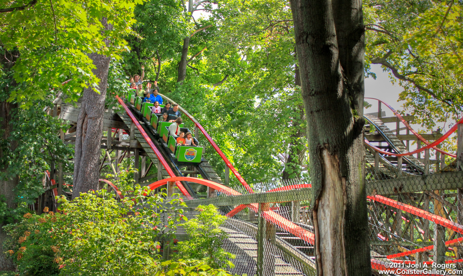 Comet roller coaster built by Philadelphia Toboggan Coasters, Inc.