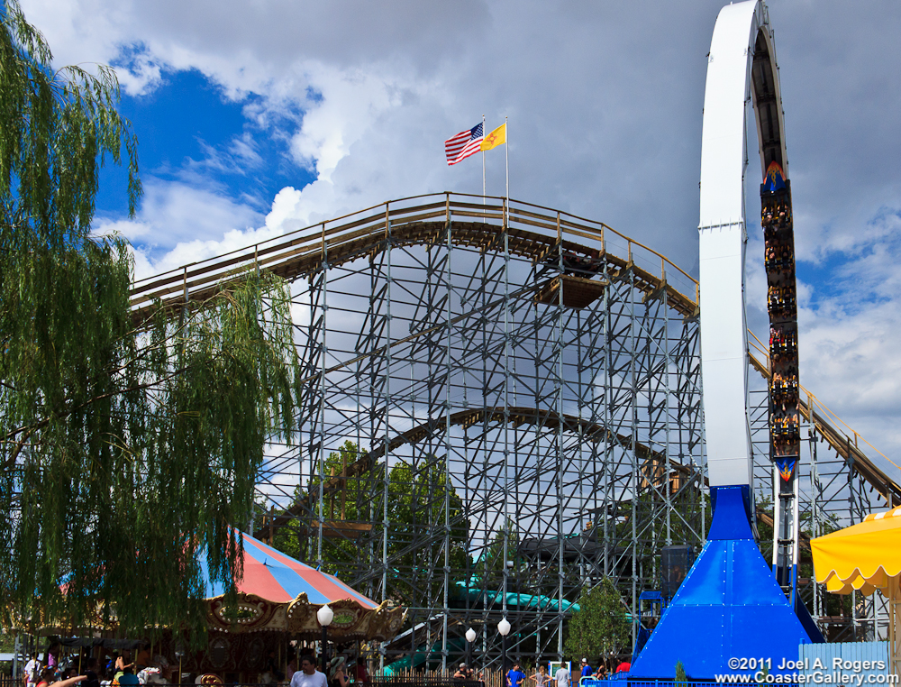 Super Fire Ball looping ride.