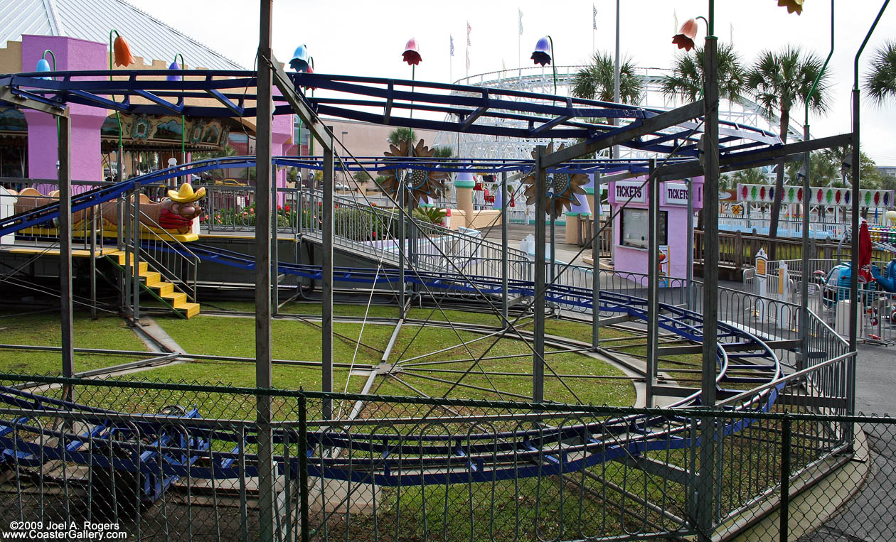 Crazy Worm built by Sartori Amusement Rides