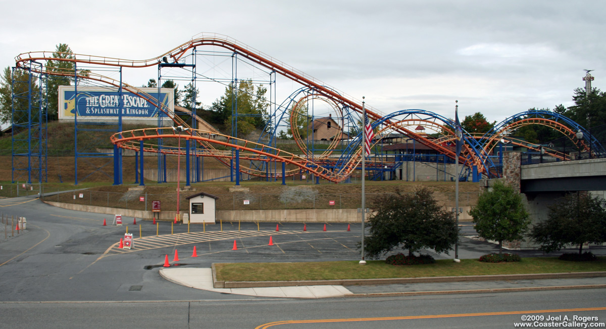 The entrance to The Great Escape & Splashwater Kingdom