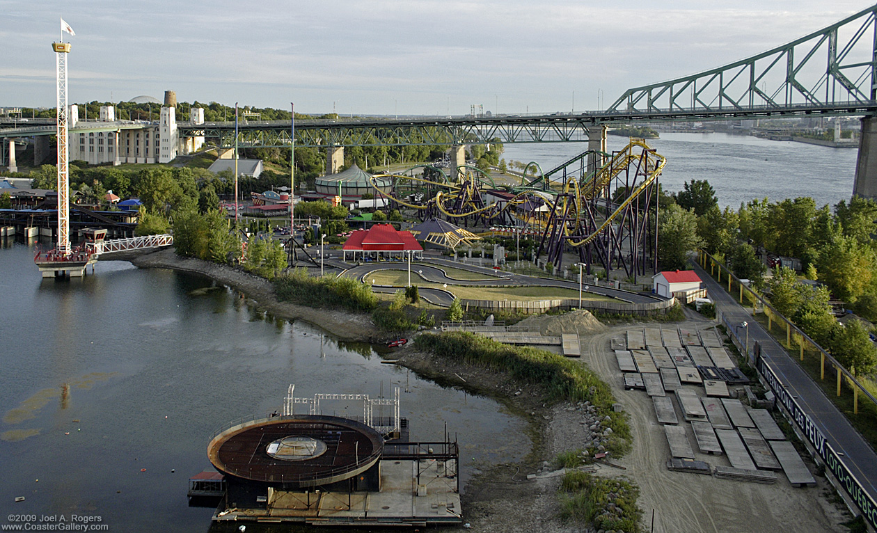 Lake Dolphin, Orbite, Vampire, and Cobra at La Ronde amusement park