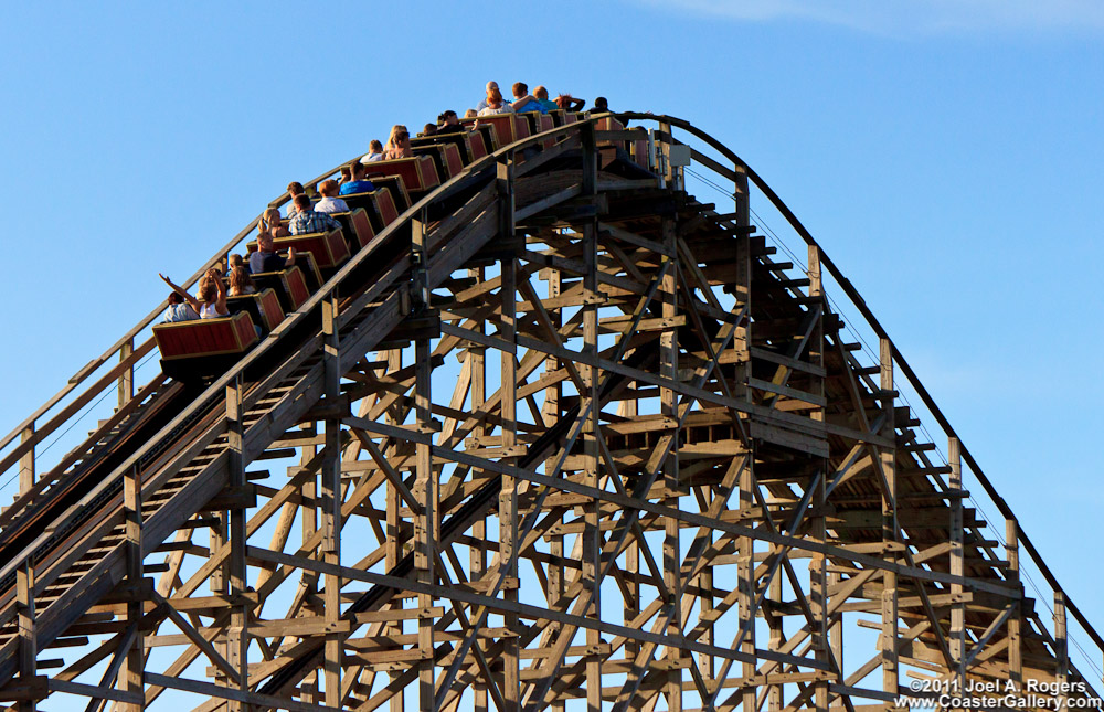 Wood roller coaster built by S&S - Træ rutschebane bygget af S & S