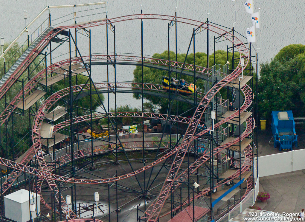 Katse alas Jet Star vuoristorata Suomessa. Looking down on the Jet Star roller coaster in Finland.