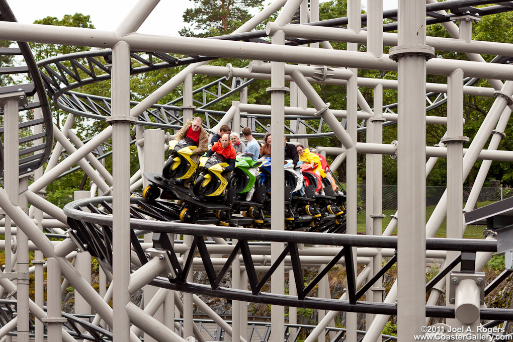 Modern amusement park pictures. Uusia huvipuisto kuvia.