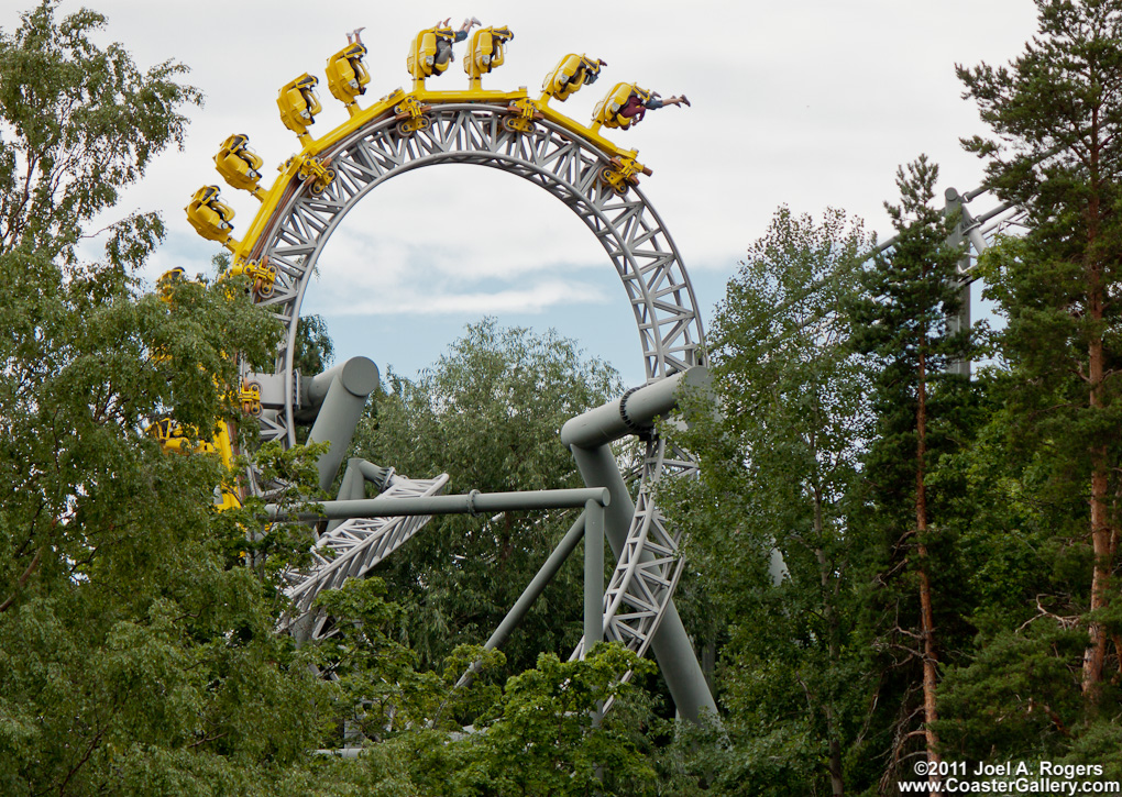 Roller coaster looping through the forest. Vuoristorata looping metsn lpi.