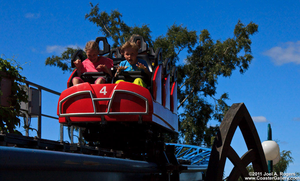Throwing up on a thrill ride - Oksentelu on kyyti