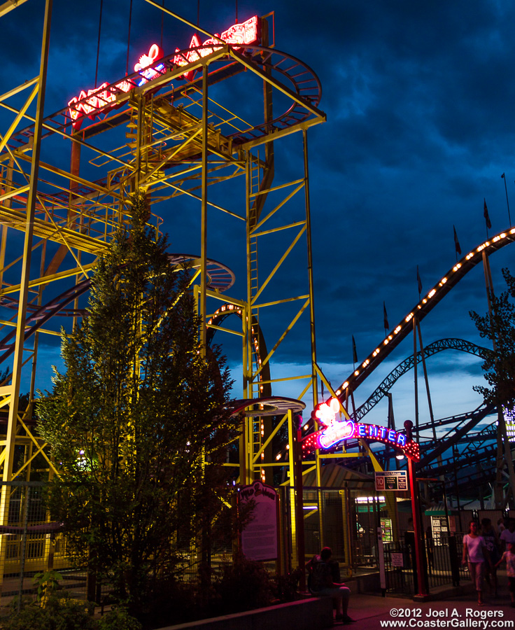 Wild Mouse roller coaster