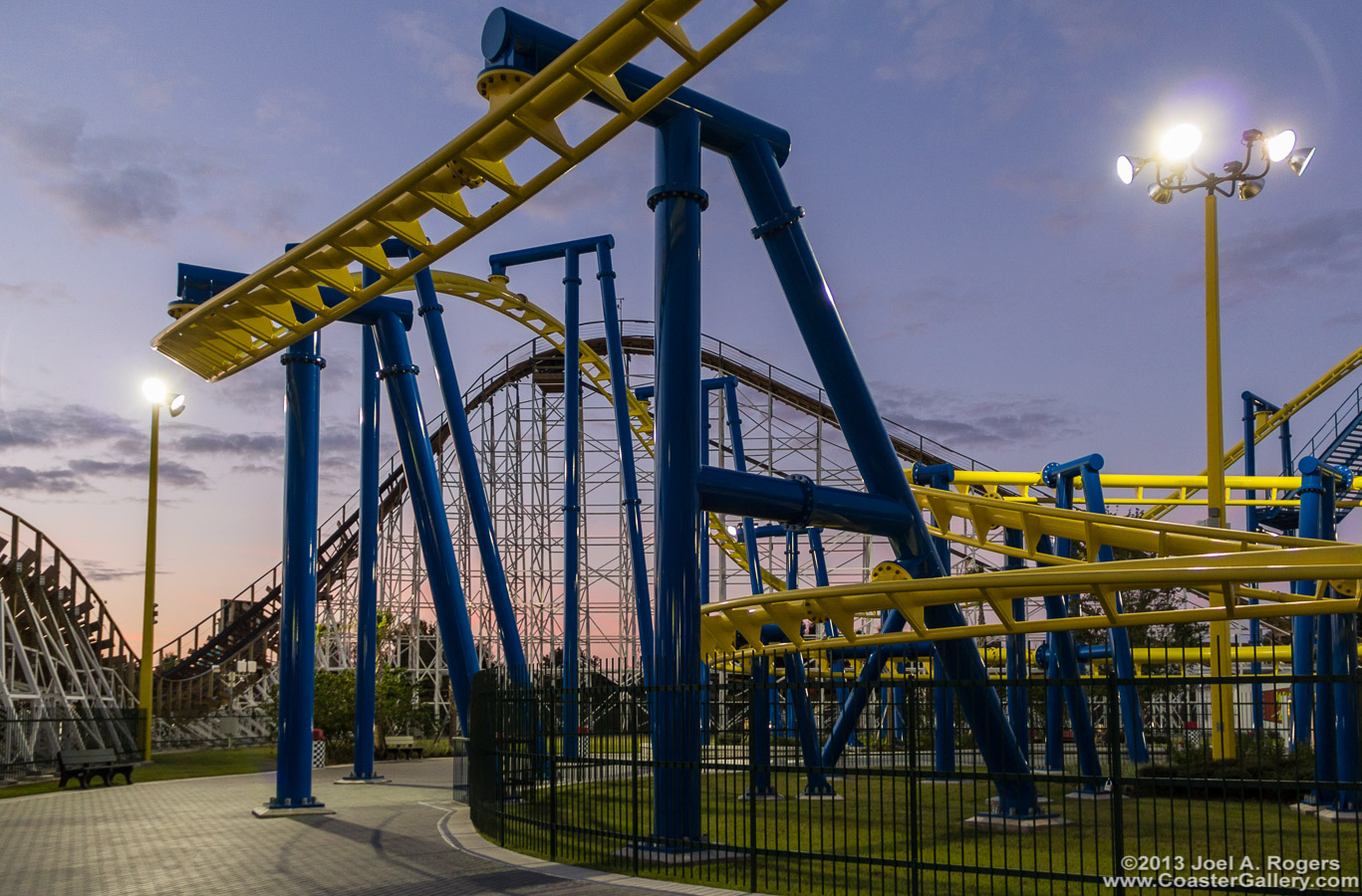Vekoma Suspended Family Coaster (395m)