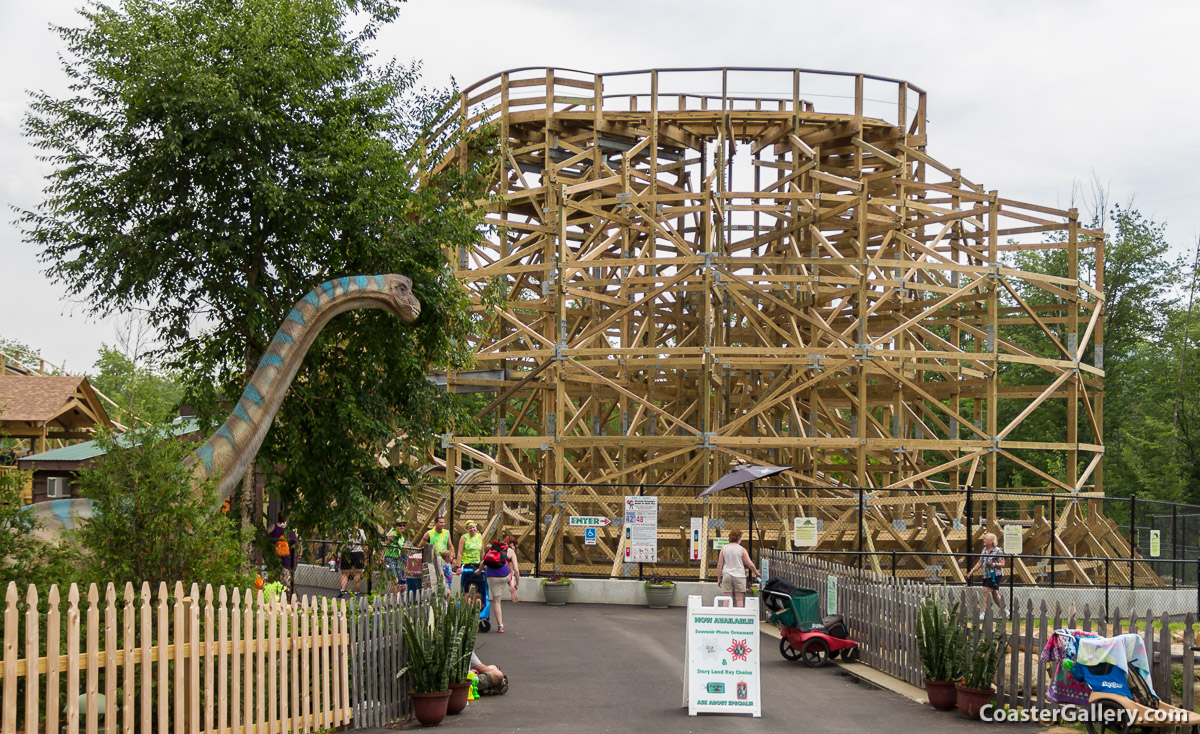 Roar-O-Saurus at Story Land