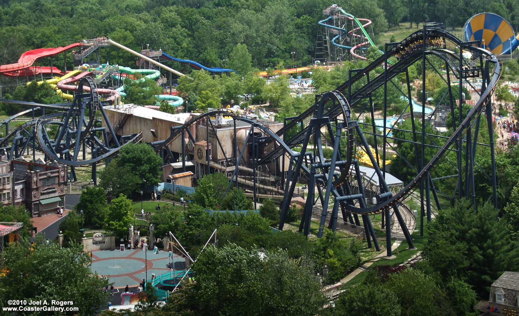 Gotham City loading platform on Batman The Ride