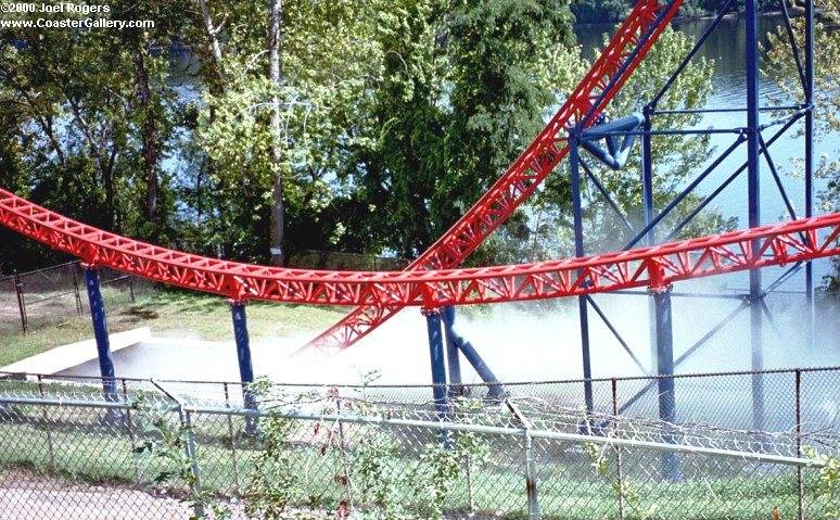 Fog-filled tunnel of Superman: Ride of Steel