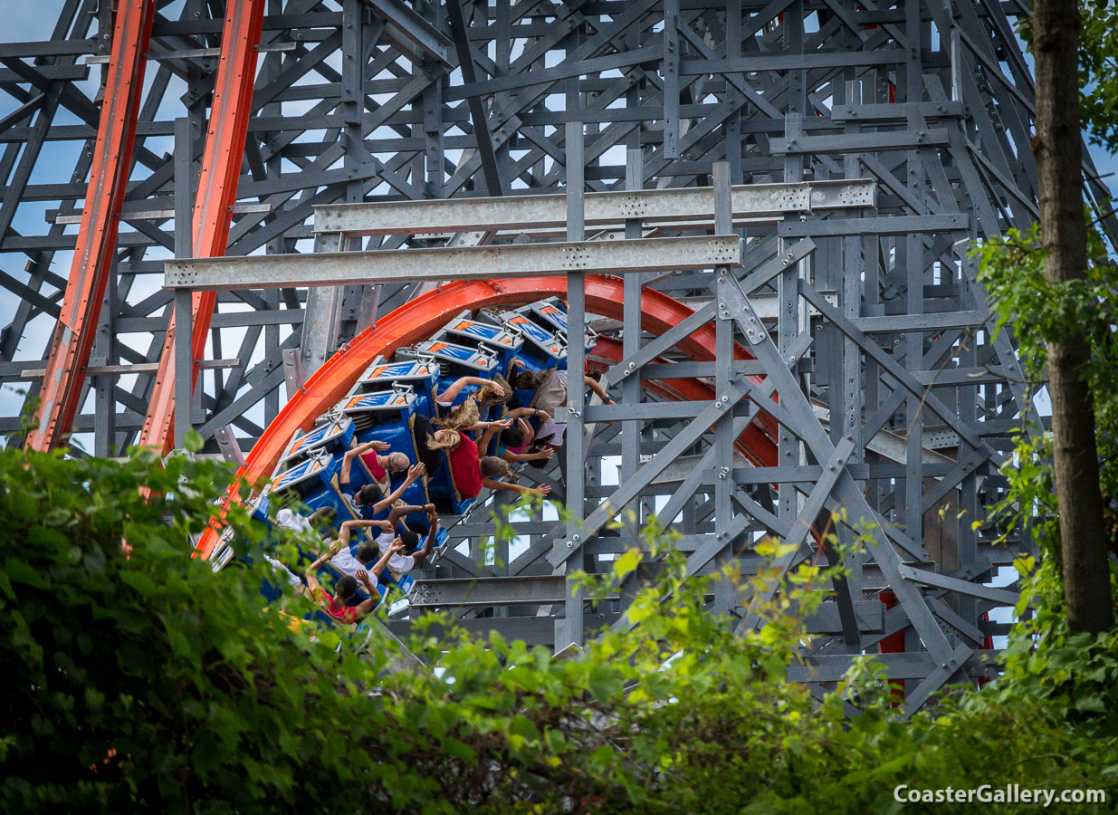 Zero-G Roll. Pictures of the Wicked Cyclone at Six Flags.