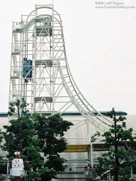 90-degree lift hill on Ultra Twister