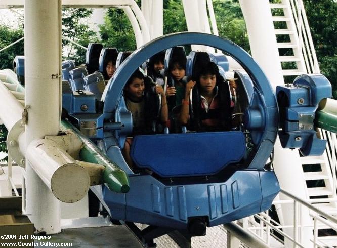Pictures of roller coasters and amusement parks in Japan