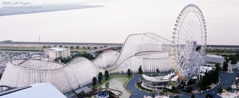 White Cyclone built by Intamin AG