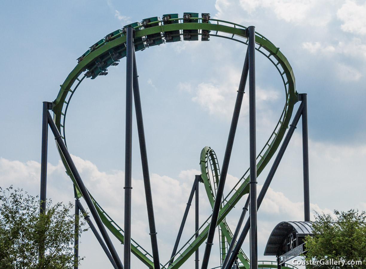 Stand-Up Coaster Loops - Green Lantern